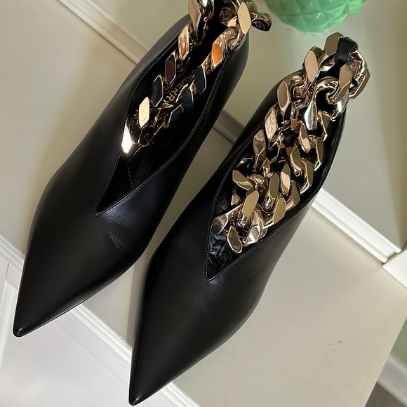 Authentic Burberry shoes - Picture 9 of 16